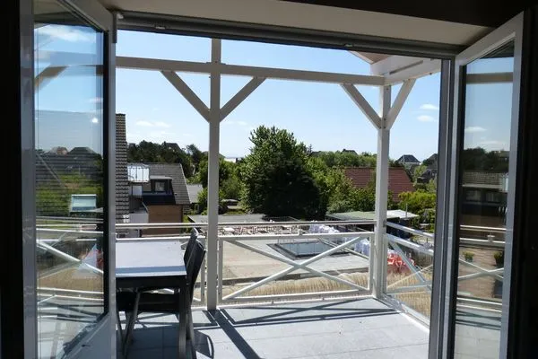 Blick aus dem Wohnzimmer in der Ferienwohnung Weiße Düne 7 in Wittdün auf Amrum Haus *Weiße Düne* Ferienwohnung *Weiße Düne 7*