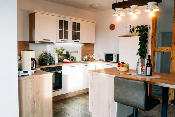 Küchenzeile und Tresen  Ferienwohnung Altensteinblick