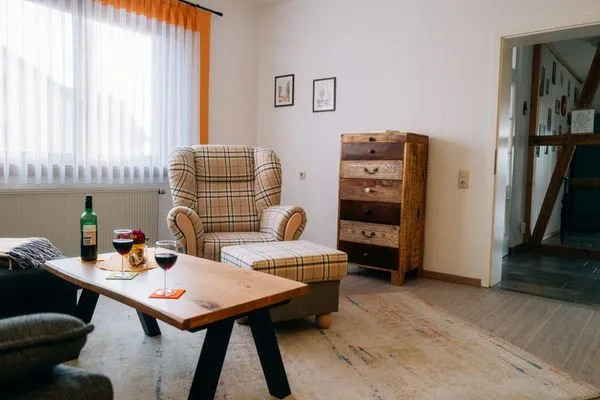 Bequemer Sessel im Wohnzimmer  Ferienwohnung Altensteinblick