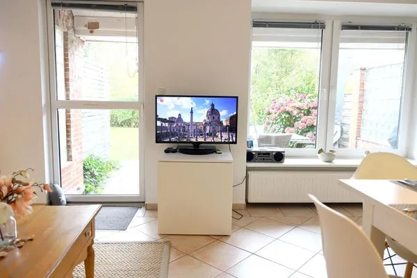 TV / Multimedia  Haderslebener Str. 44, EG