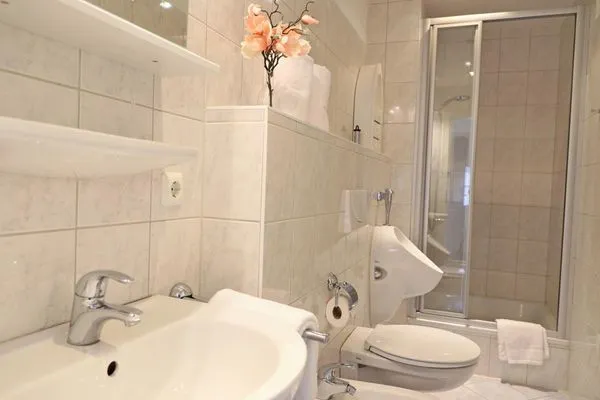 Badezimmer  Haderslebener Str. 44, EG