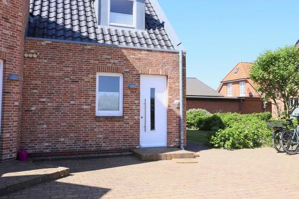 Fassade / Eingang  Hafenstr. 4, Whg. 1, Syltbiene