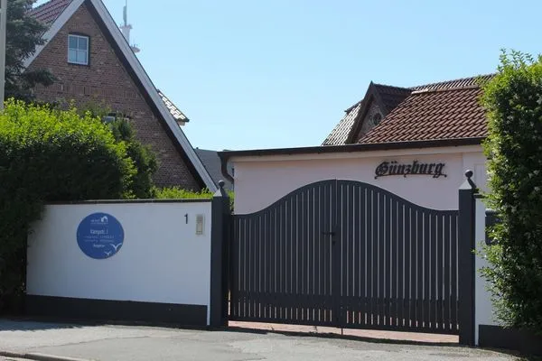 Fassade / Eingang  Kampstraße 1, Bungalow