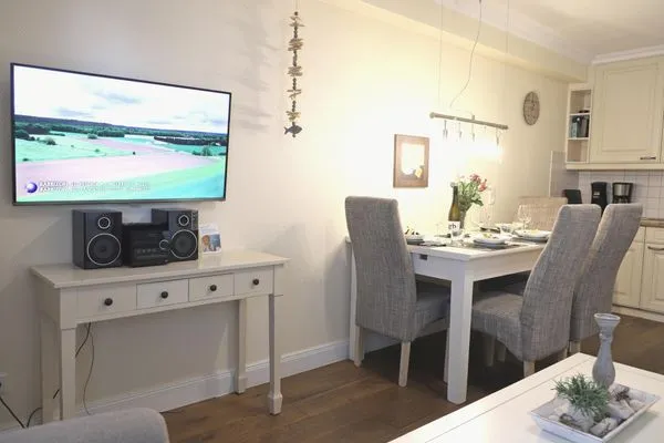 TV / Multimedia  Kampstr. 9, W2, GB3