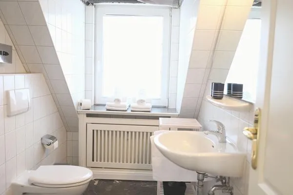 Badezimmer  Kampstr. 9, W9, GB3