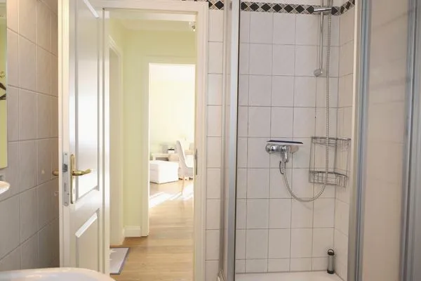 Badezimmer  Kampstr. 9, W9, GB3