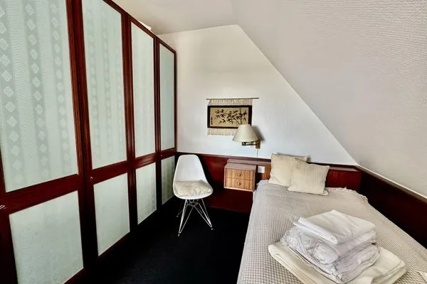 Bett  Käpt´n-Christiansen-Str. 36, W13