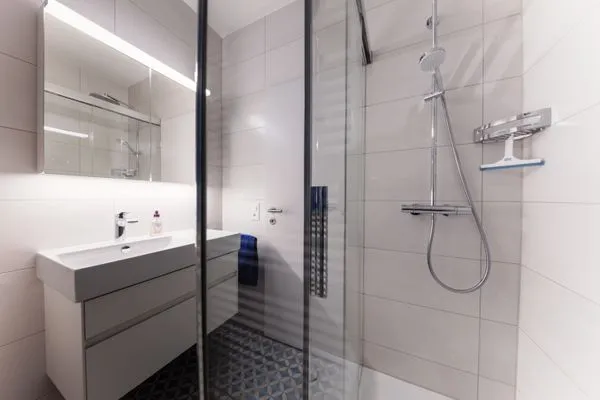 Badezimmer  Eckwohnung C01