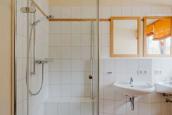 Badezimmer  Ferienhaus Emil am Wald