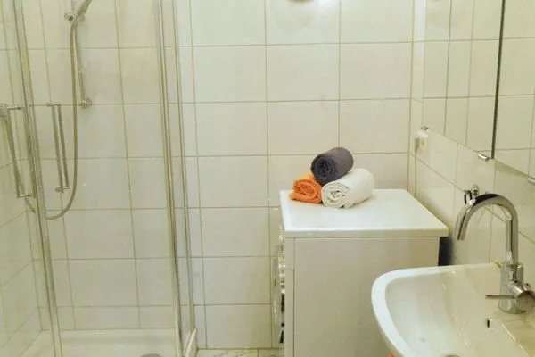 Badezimmer  Atelierwohnung F