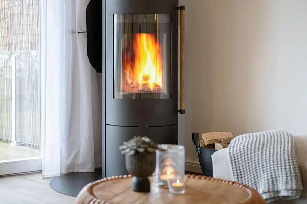 Gemütlicher Ofen mit Blick auf die Flensburger Förde  Westscheune am Mühlendamm