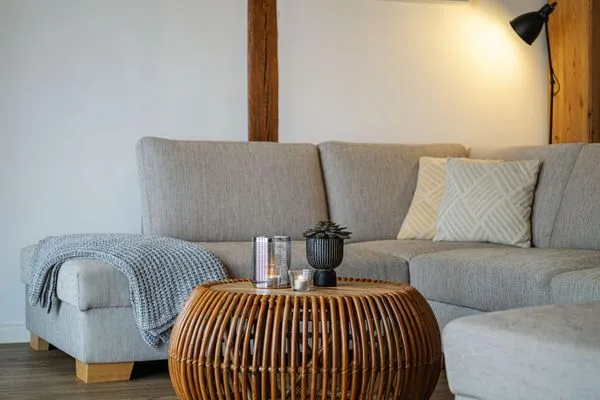 Großes Sofa im Wohnbereich  Westscheune am Mühlendamm