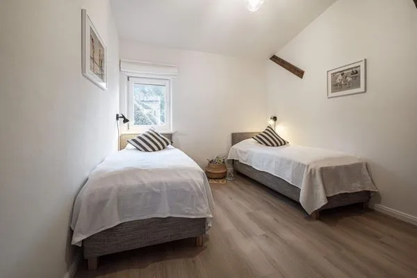 Schlafzimmer mit 2 Boxspringbetten (90 x 200 cm)  Ostscheune am Mühlendamm