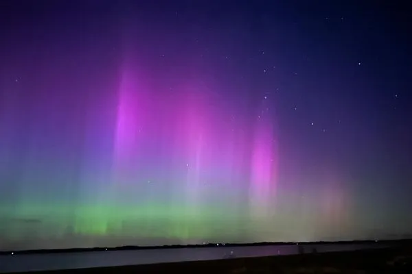 Mittlerweile regelmäßig an der Flensburger Förde zu sehen: Polarlichter (Bild 2024)  Ostscheune am Mühlendamm