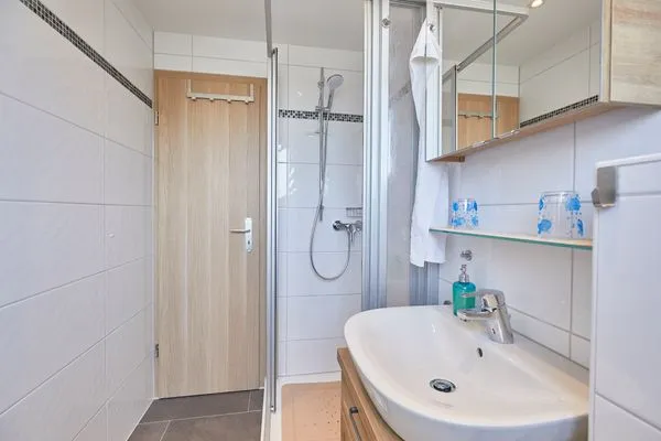 Badezimmer  Haus Seute Deern - Ferienwohnung 1 - Muschel