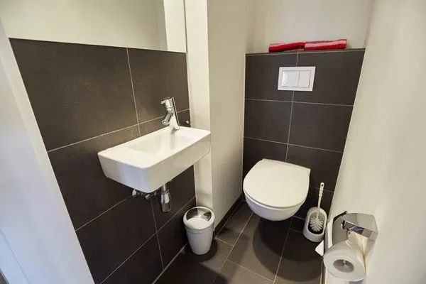 Gäste-WC  Rodehuus - Ferienwohnung Hermine