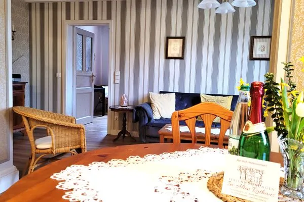 Essbereich, offen zum Wohnzimmer und zur Küche  Ferienwohnung Ratssaal