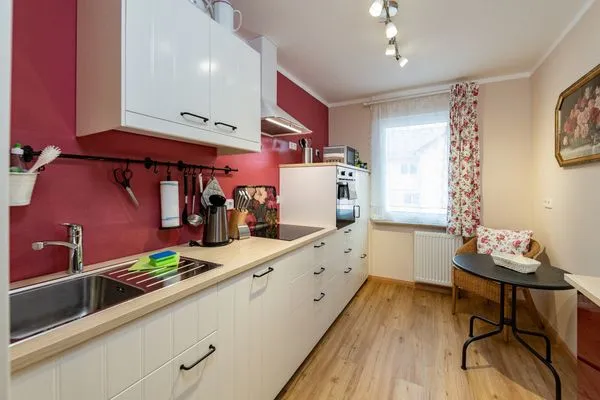 Vollausgestattete Küche mit kleinem Essplatz  Ferienwohnung Postblick