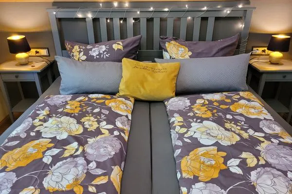 Großes Bett, stilvoll und bequem  Ferienwohnung Postblick