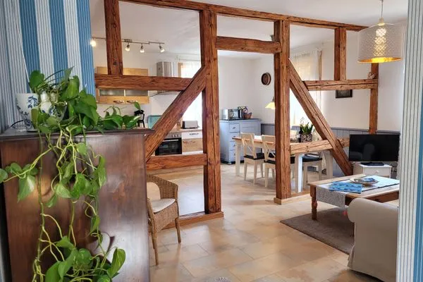 Offener Wohnbereich mit Fachwerk  Ferienwohnung Amtsstube