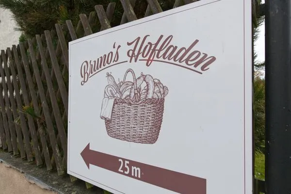 Restaurant und Hofladen direkt vor Ort  Ferienwohnung Storchennest