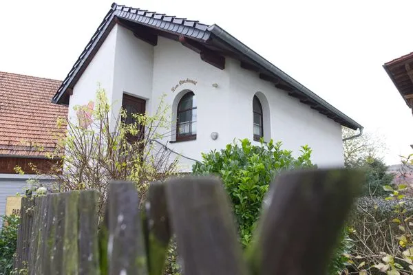 Ferienwohnung im separaten Gästehaus  Ferienwohnung Storchennest