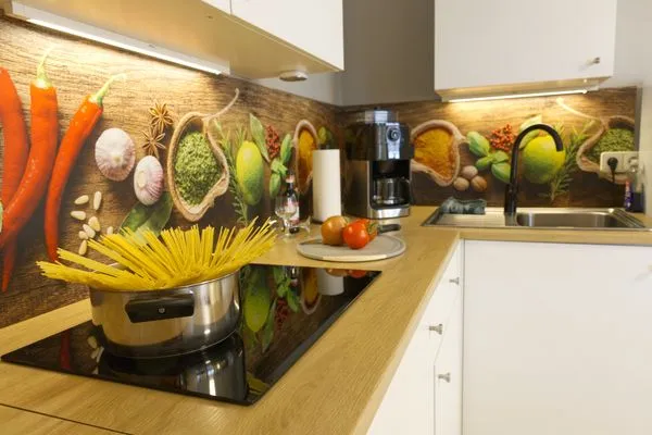 Küche mit Herd und Mikrowelle  Ferienwohnung Storchennest