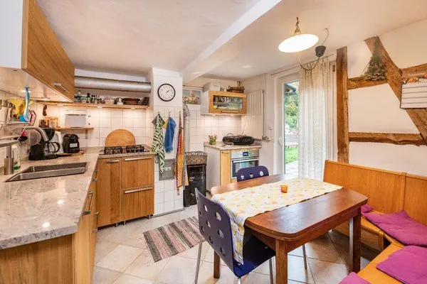 Gut ausgestattete Küche - gemeinsam kochen und genießen  Haus im Grünen