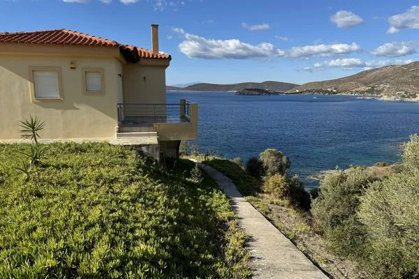 Facade / entrance  Orestis