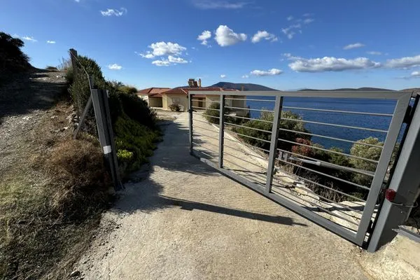 Facade / entrance  Orestis