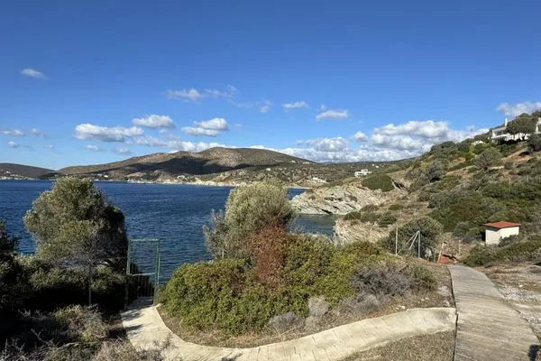 Weg zum Felsplateau und Strandbucht  Orestis