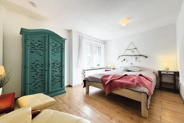 Schlafzimmer mit Doppelbett (180 x 200 cm)  Ankerplatz No. 8