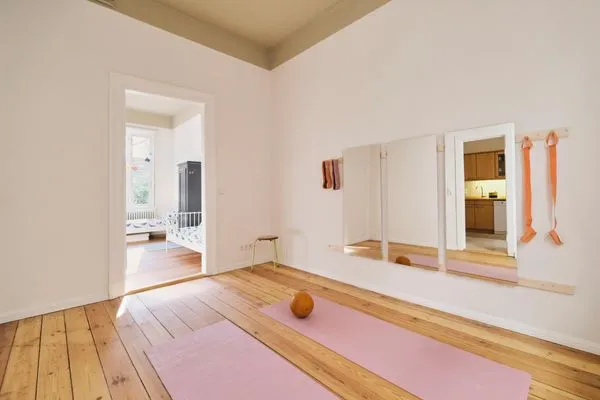 Fitnessraum mit Yogamatte und Hanteln  Villa Rosa