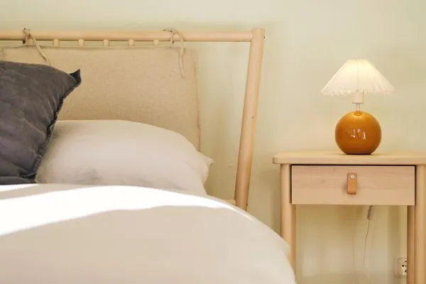 Schlafzimmer mit Doppelbett (160 x 200 cm) und Garderobe  Villa Rosa