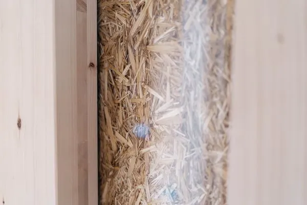 Dekoratives Detail  Apartment Strohballenhaus