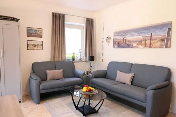 Wohnzimmer  Kirchenweg 15b, EG