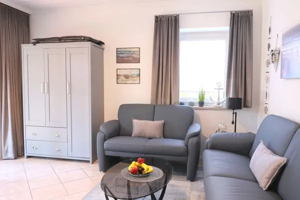 Wohnzimmer  Kirchenweg 15b, EG