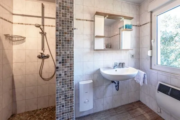 Ferienhaus MöwenNest Blick in das Badezimmer  MöwenNest