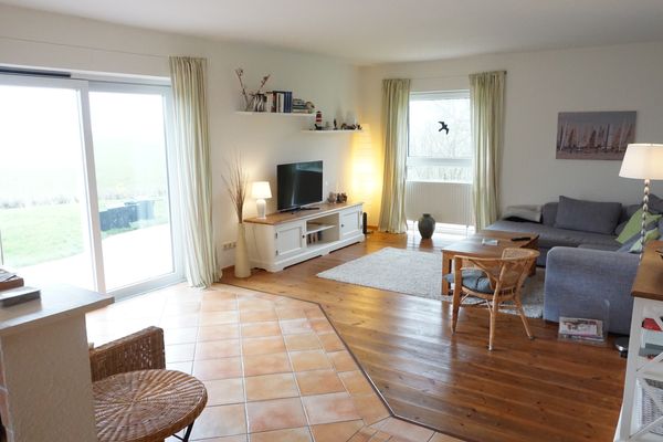  Fernsicht Welt / Vollerwiek - Sofaecke mit TV