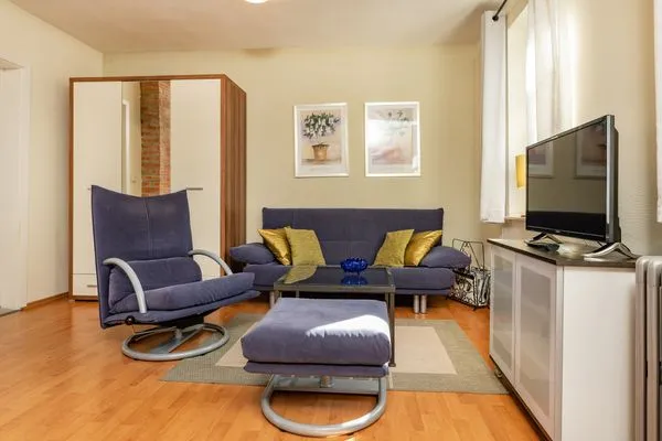 Wohnbereich mit Sofa und Sessel  Ferienwohnung Villa Bourguet