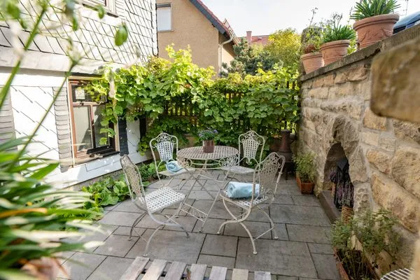 Sitzbereich im Hof  Ferienwohnung Villa Bourguet