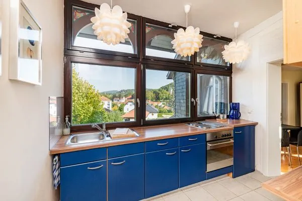 Helle Küche mit sehr guter Ausstattung  Ferienwohnung Villa Bourguet