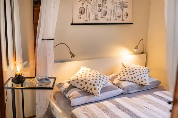 Romantische Schlafnische  Ferienwohnung Villa Bourguet