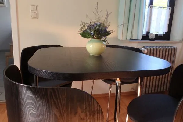 Essbereich im Wohnzimmer  Ferienwohnung Villa Bourguet