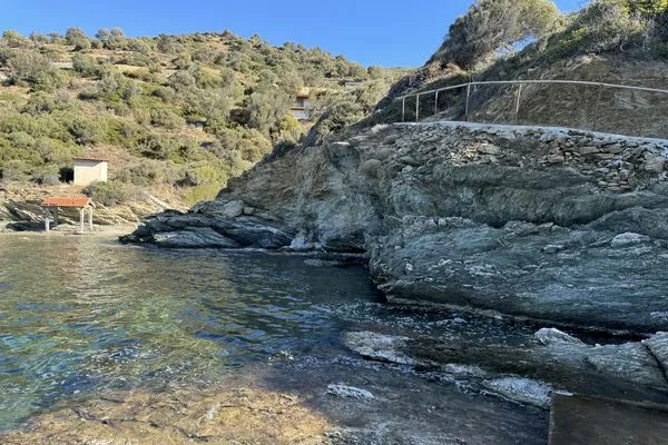 Access to the rock plateau  Orestis