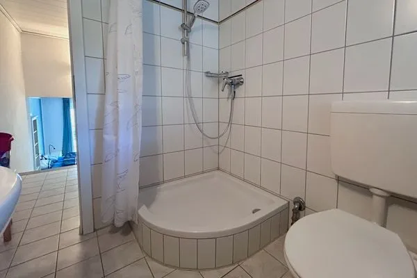  Ferienapartment Hardy Langenargen - Dusche im Badezimmer