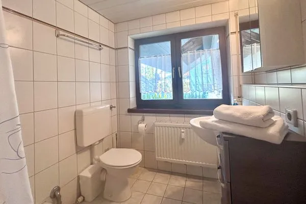  Ferienapartment Hardy Langenargen - Dusche im Badezimmer