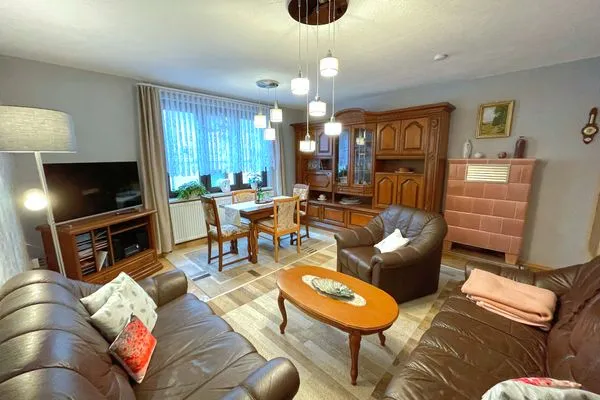 Geräumiges Wohnzimmer  Ferienwohnung Waldblick