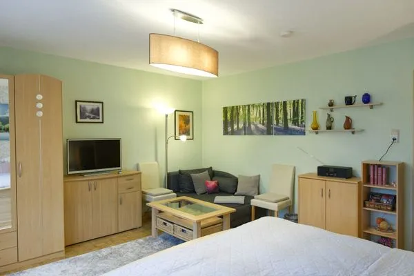 Aufbettung für eine Person im Schlafzimmer  Ferienwohnung Waldblick