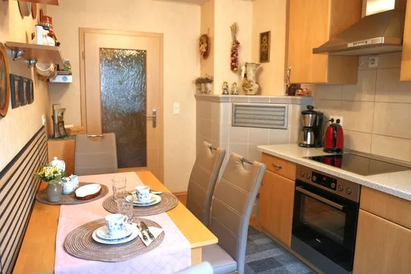 Vollausgestattete Küche mit kleinem Essplatz  Ferienwohnung Waldblick